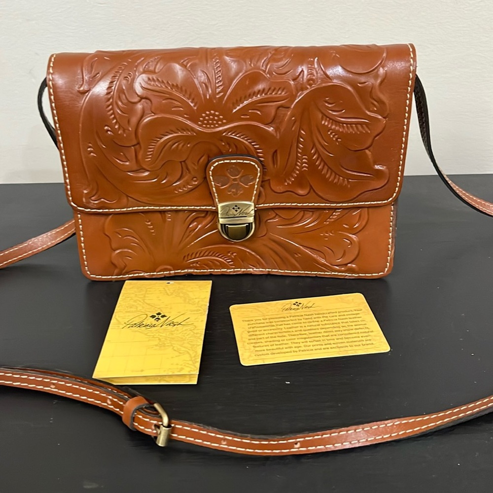New Patricia Nash tooled leather purse adjustable or removable strap. 7 pockets*